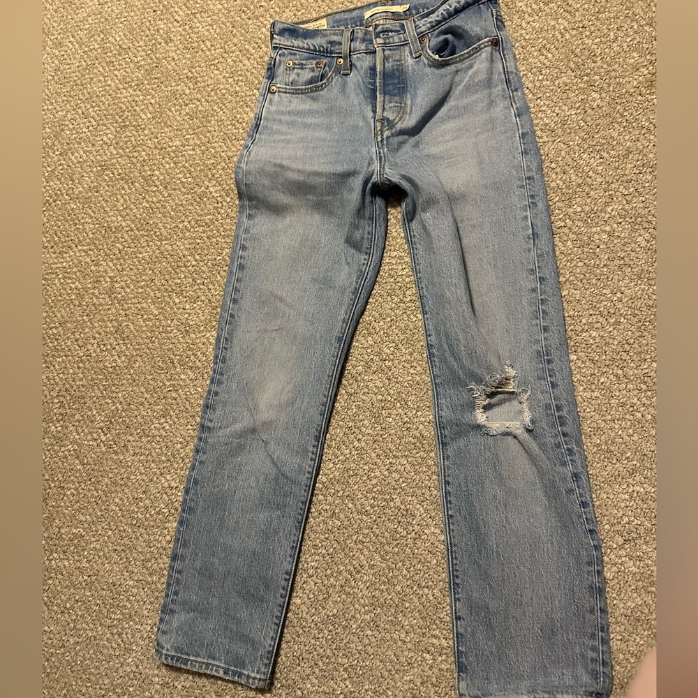 Light Wash Levi’s Wedgie Straight Jeans